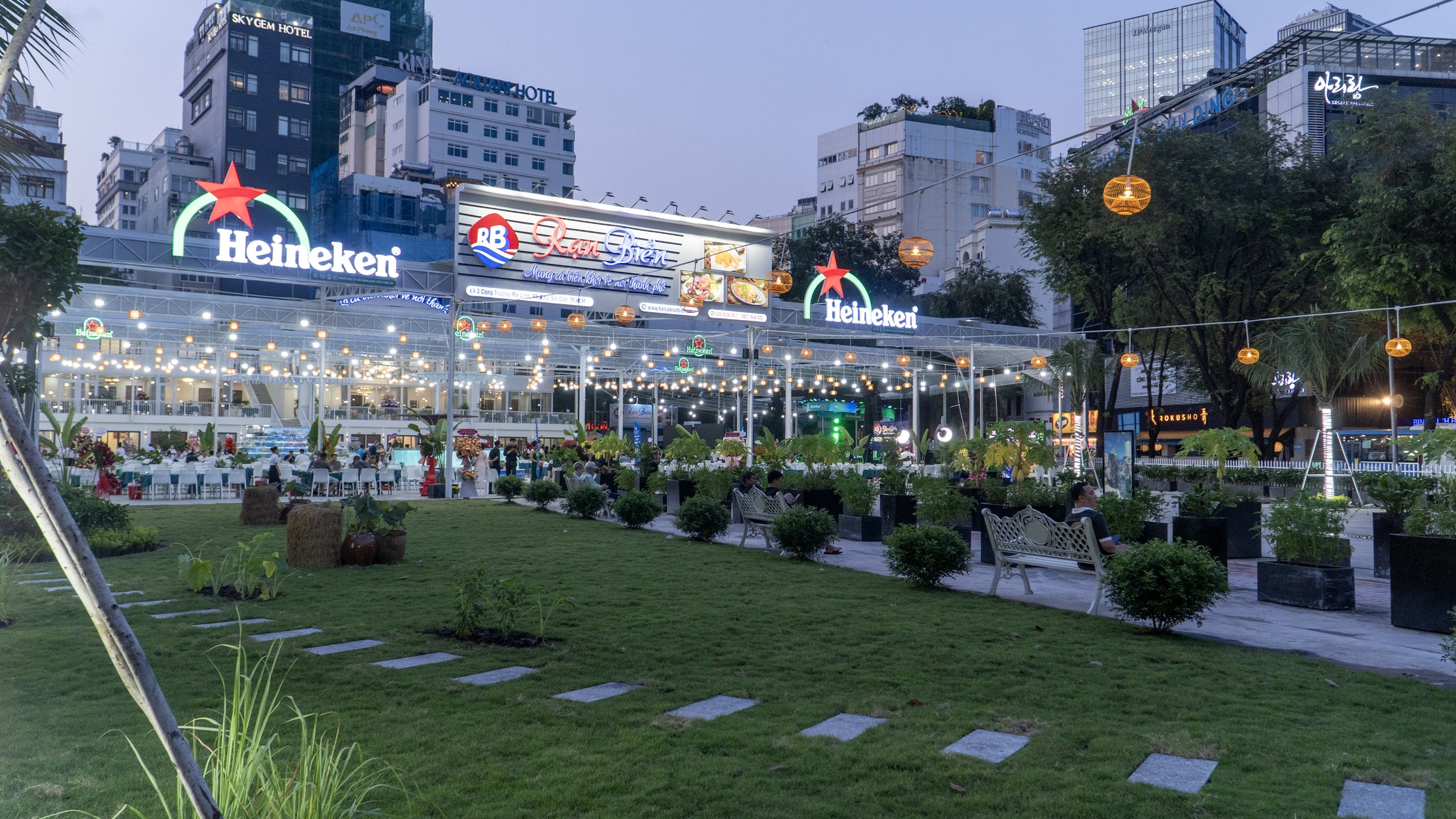 F&B Không Phải Ngành Bán Đồ Ăn: Góc Nhìn Về “Bất Động Sản Vi Mô”